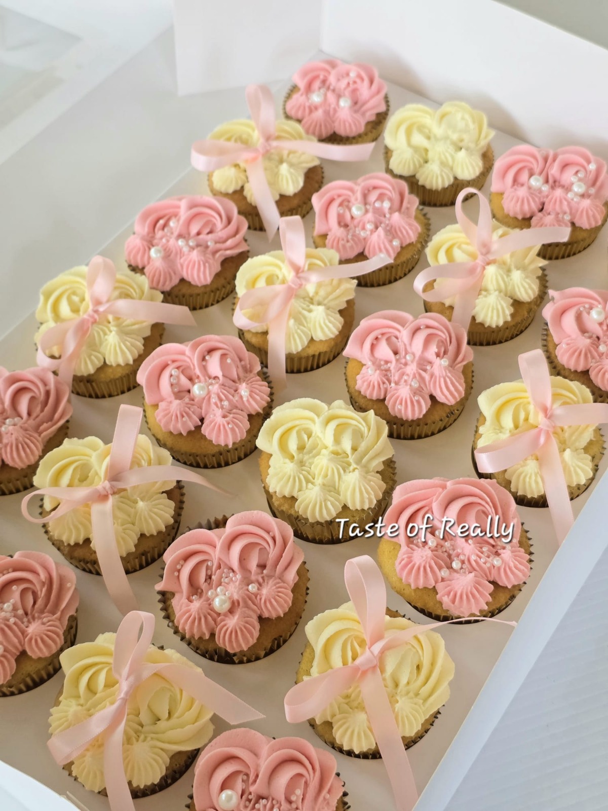 Buttercream Bow Cupcakes